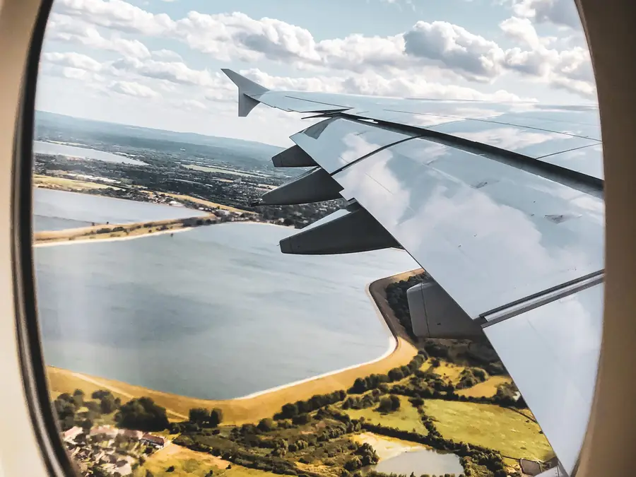 Vista da janela do avião durante o voo